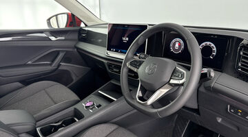 2026 Volkswagen 2.0 TDI Match DSG Euro 6 5-door (Red) - Image: 6