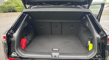 2026 Volkswagen ETSI MHEV R-Line DSG Euro 6 5-door (Black) - Image: 14