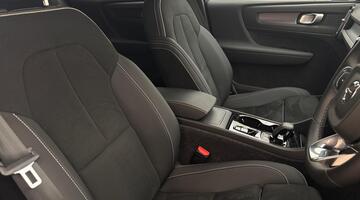2025 Volvo 2.0 B3 MHEV Plus Dark DCT Auto Euro 6 5-door (White) - Image: 29
