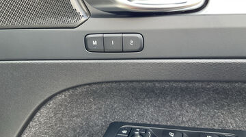 2026 Volvo 2.0 B3 MHEV Ultra Black Edition DCT Auto Euro 6 5-door (White) - Image: 42