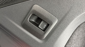 2026 Volkswagen 2.0 TDI Match DSG Euro 6 5-door (Red) - Image: 21