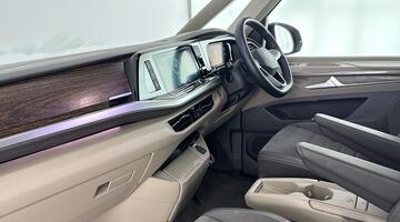 2025 Volkswagen 2.0 TSI Style Long MPV DSG Euro 6 5-door (Black) - Image: 2