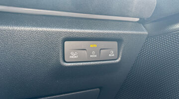 2026 Volkswagen 2.0 TDI R-Line DSG Euro 6 5-door (Black) - Image: 34