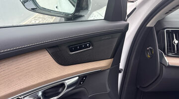 2026 Volvo 2.0 B5 MHEV Plus Auto 4WD Euro 6 5-door (White) - Image: 18