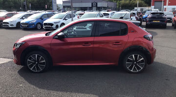 2021 Peugeot 50kWh GT Premium Auto 5-door (Red) - Image: 37