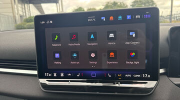 2026 Volkswagen ETSI MHEV Life DSG Euro 6 5-door (Multicolour) - Image: 4