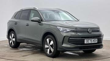 2025 Volkswagen TSI eHybrid 19.7kWh Match DSG Euro 6 5-door (Green) - Image: 1