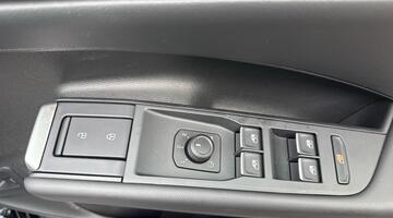 2026 Volkswagen ETSI MHEV R-Line DSG Euro 6 5-door (Black) - Image: 23