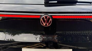2026 Volkswagen ETSI MHEV R-Line DSG Euro 6 5-door (Black) - Image: 13