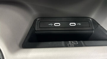 2025 Volkswagen Pro 79kWh Commerce Plus Auto 5-door (White) - Image: 14