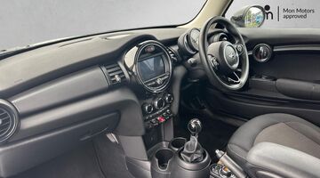 2019 MINI Cooper Classic Euro 6 3-door (Silver) - Image: 2