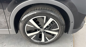 2026 Volkswagen ETSI MHEV Match DSG Euro 6 5-door (Black) - Image: 5