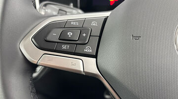 2026 Volkswagen 2.0 TDI Match DSG Euro 6 5-door (Red) - Image: 22