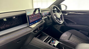 2025 Volkswagen TSI eHybrid 19.7kWh R-Line DSG Euro 6 5-door (Green) - Image: 2