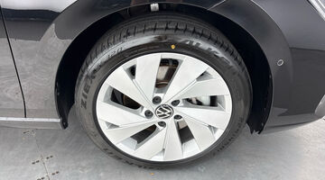 2025 Volkswagen TSI eHybrid 19.7kWh Match DSG Euro 6 5-door (Black) - Image: 5