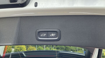 2026 Volvo 2.0 B3 MHEV Ultra Black Edition DCT Auto Euro 6 5-door (White) - Image: 35