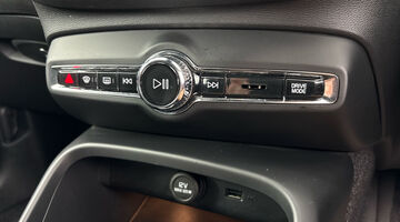 2020 Volvo 2.0 T5 R-Design Auto Euro 6 5-door (Red) - Image: 23