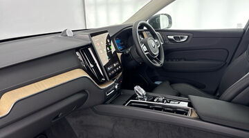 2026 Volvo 2.0 B5 MHEV Ultra Bright Auto Euro 6 5-door (Forest Lake) - Image: 2
