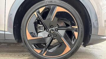 2025 CUPRA 77kWh VZ1 SUV Coupe Auto 4-doorive 5dr (Beige) - Image: 5