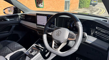 2024 Volkswagen ETSI MHEV R-Line DSG Euro 6 5-door (Black) - Image: 6