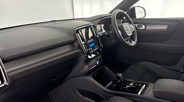 2024 Volvo 2.0 B4 MHEV Ultimate DCT Auto Euro 6 5-door (Black) - Image: 2
