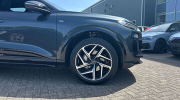 2026 Audi 100kWh Black Edition Auto quattro 5-door (Grey) - Image: 5