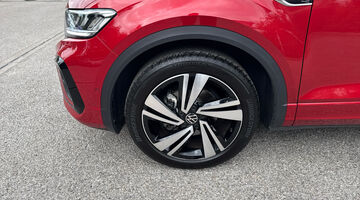 2025 Volkswagen ETSI MHEV R-Line DSG Euro 6 5-door (Red) - Image: 20