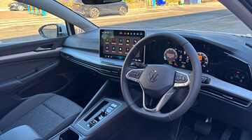 2026 Volkswagen ETSI MHEV Match DSG Euro 6 5-door (White) - Image: 6