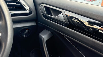 2024 Volkswagen 2.0 TDI R-Line DSG Euro 6 5-door (Blue) - Image: 22