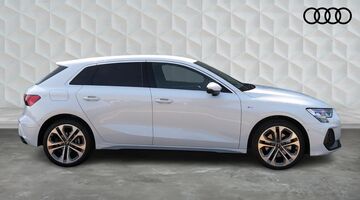 2025 Audi TFSIe 40 S line Sportback S Tronic Euro 6 5-door 17.9kWh (White) - Image: 4