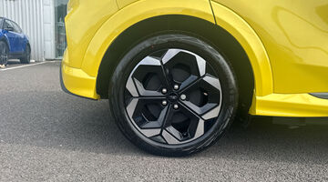 2026 Ford Standard Range 43kWh Premium Auto 5-door (Yellow) - Image: 15