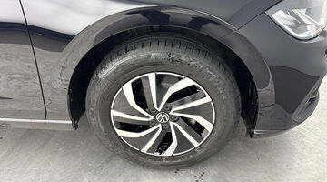 2024 Volkswagen 1.0 TSI Life Euro 6 5-door (Black) - Image: 5