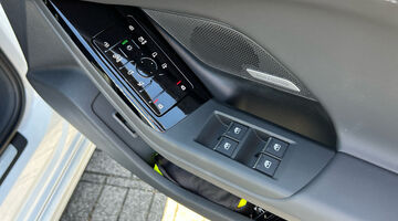 2026 Audi Sportback S line e-tron 210,00 kW (White) - Image: 15