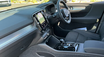 2026 Volvo 2.0 B3 MHEV Plus Dark DCT Auto Euro 6 5-door (Black) - Image: 2