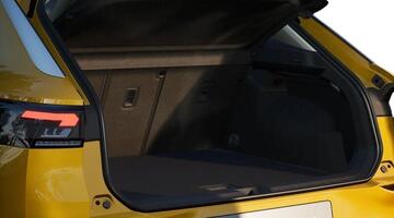 2026 Volkswagen ETSI MHEV Life DSG Euro 6 5-door (Yellow) - Image: 8