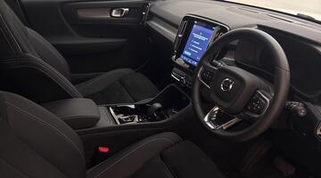 2025 Volvo 2.0 B3 MHEV Plus Dark DCT Auto Euro 6 5-door (White) - Image: 9