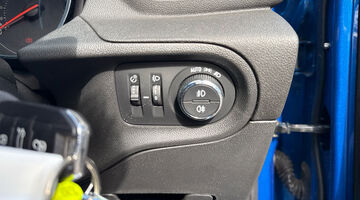 2020 Vauxhall Turbo SRi Nav Euro 6 5-door (Blue) - Image: 33