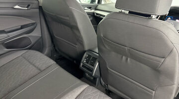 2025 Volkswagen TSI eHybrid 19.7kWh Match DSG Euro 6 5-door (Black) - Image: 23