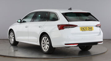 2025 Škoda TSI ACT SE L Euro 6 5-door (White) - Image: 3