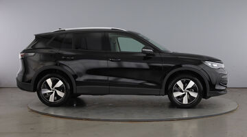 2026 Volkswagen ETSI MHEV Match DSG Euro 6 5-door (Black) - Image: 4