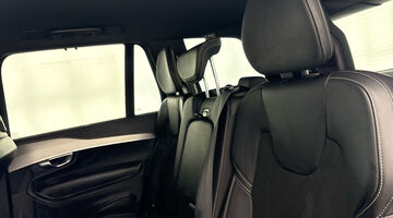 2022 Volvo 2.0 B5 MHEV R-Design Auto 4WD Euro 6 5-door (Black) - Image: 37