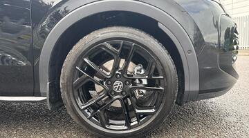 2026 Volkswagen ETSI MHEV R-Line DSG Euro 6 5-door (Black) - Image: 5
