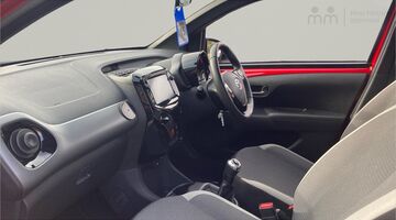 2021 Toyota 1.0 VVT-i x-trend Euro 6 5-door (Red) - Image: 2