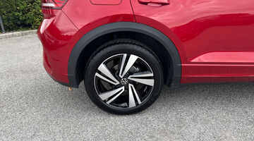 2025 Volkswagen ETSI MHEV R-Line DSG Euro 6 5-door (Red) - Image: 22