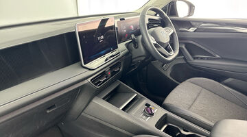 2025 Volkswagen TSI eHybrid 19.7kWh Match DSG Euro 6 5-door (Black) - Image: 2