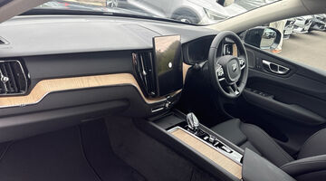 2026 Volvo 2.0 B5 MHEV Plus Pro Auto Euro 6 5-door (Blue) - Image: 2