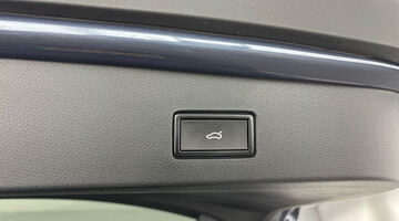 2025 CUPRA 77kWh VZ2 SUV Coupe Auto 4-doorive 5dr (Blue) - Image: 32