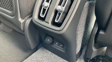2026 Volvo 2.0 B3 MHEV Ultra Black Edition DCT Auto Euro 6 5-door (White) - Image: 37