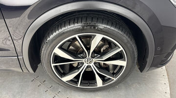 2023 Volkswagen 2.0 TDI R-Line DSG 4Motion Euro 6 5-door (Black) - Image: 5