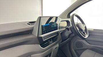2026 Volkswagen T34 65kWh Commerce Plus Auto RWD LWB 5-door (Green) - Image: 2